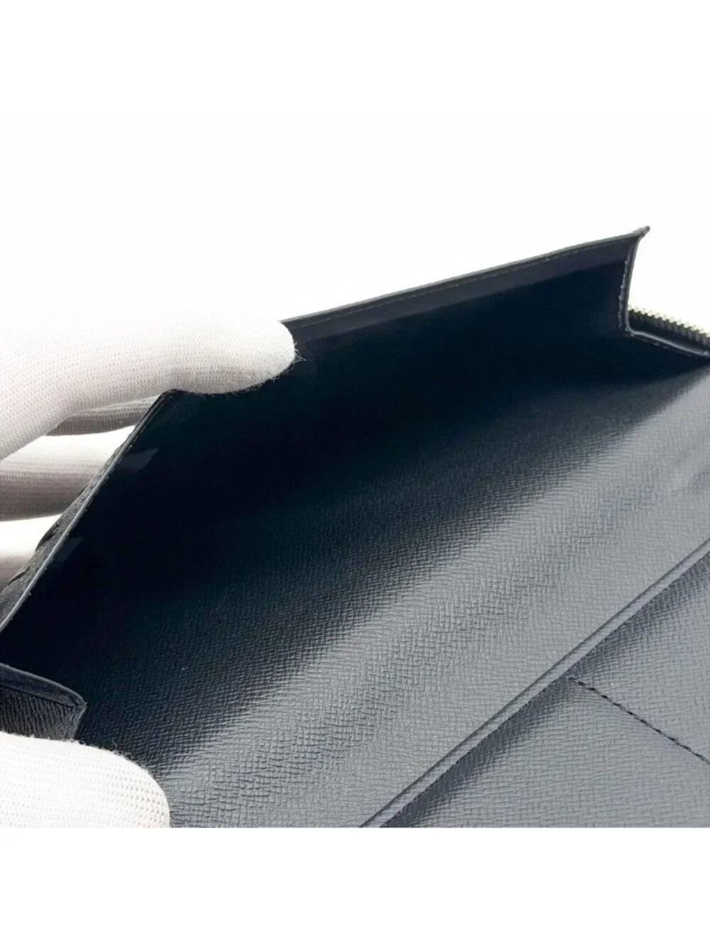 Louis Vuitton Zippy Wallet Vertical Taiga